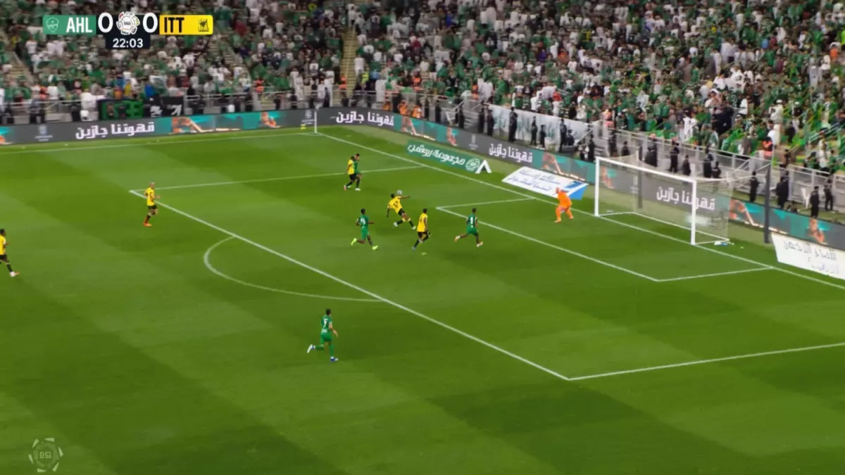 رياض محرز يقود الأهلي إلى انتصار ناري على الاتحاد 2-1 في ملحمة جدة المشوقة