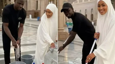 ساديو ماني يثير مفاجأة كبرى في الحرم النبوي برفقة زوجته.. وصور تُشعل مواقع التواصل