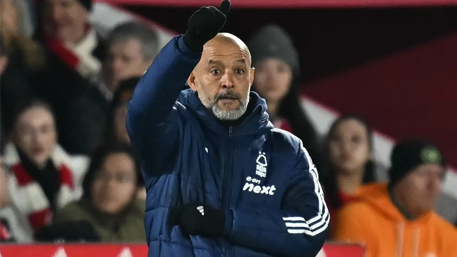 سانتو ينفجر وينضم لمنتقدي الفنون المظلمة لنادي أرسنال في جدل يثير الاهتمام