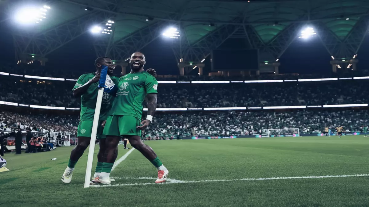 سر الاحتفال المهيب الذي هز جماهير جدة: إيفان توني يكشف الوعد المؤثر لابنه قبل ديربي النار!