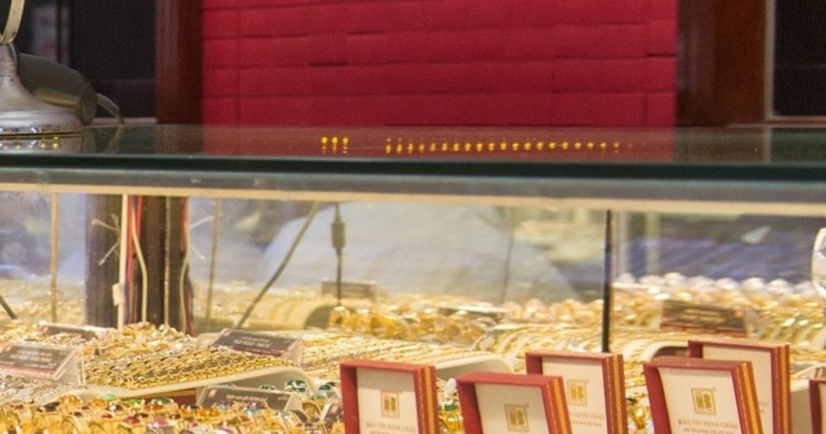 سعر الذهب ثابت عند صفر دونغ فيتنامي.. فو كوي إس جيه سي يواصل إقبال الشراء المرتفع
