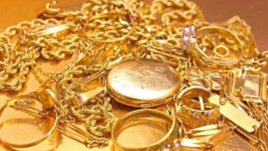 سعر الذهب يخسر 65 جنيها رغم اقتراب الدولار من مستوى قياسي