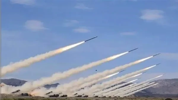 سقوط شظايا اعتراض جوي على مبنى وسط دبي يثير حالة من الذعر ويكشف عن تطورات أمنية هامة