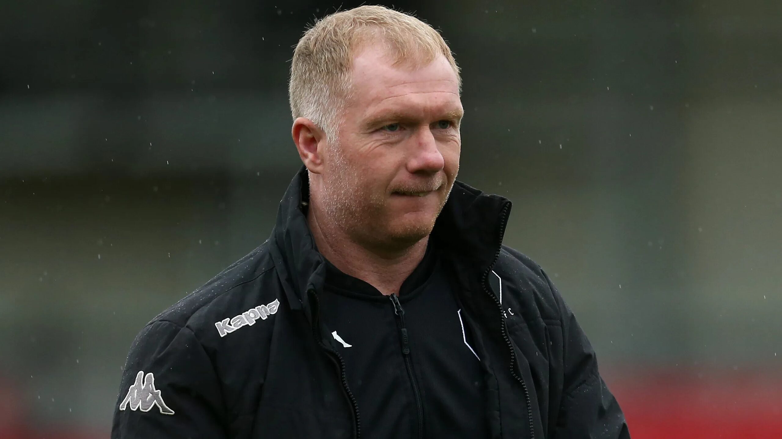 سكولز يؤكد لم يكن يقصد إهانة كاريك ويفند اتهامات الإساءة