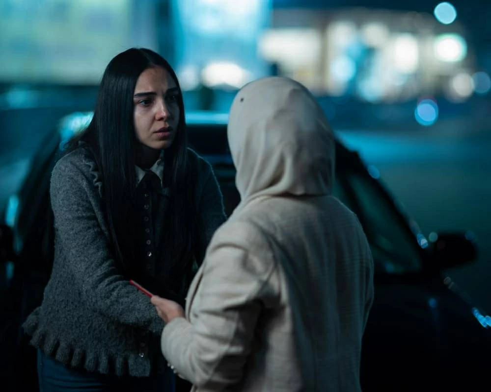 سلمى أبو ضيف تفقد ابنها وتنقذ والدتها بطريقة غريبة في الحلقة الثالثة من مسلسل عرض وطلب