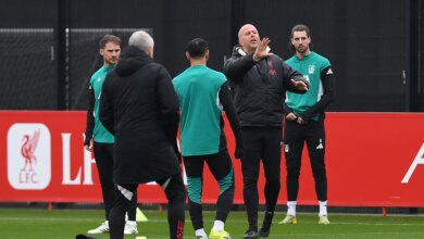 سلوت يواجه مأزقا جديد بعد تلقيه طلبًا صادمًا بشأن محمد صلاح