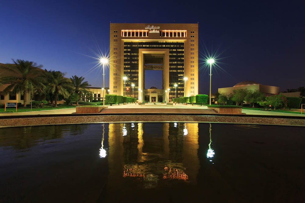 سهم سابك يُترقب قفزة كبيرة بعد اتخاذ مجلس الإدارة قرارين محوريين غيرا مسار استراتيجيتها