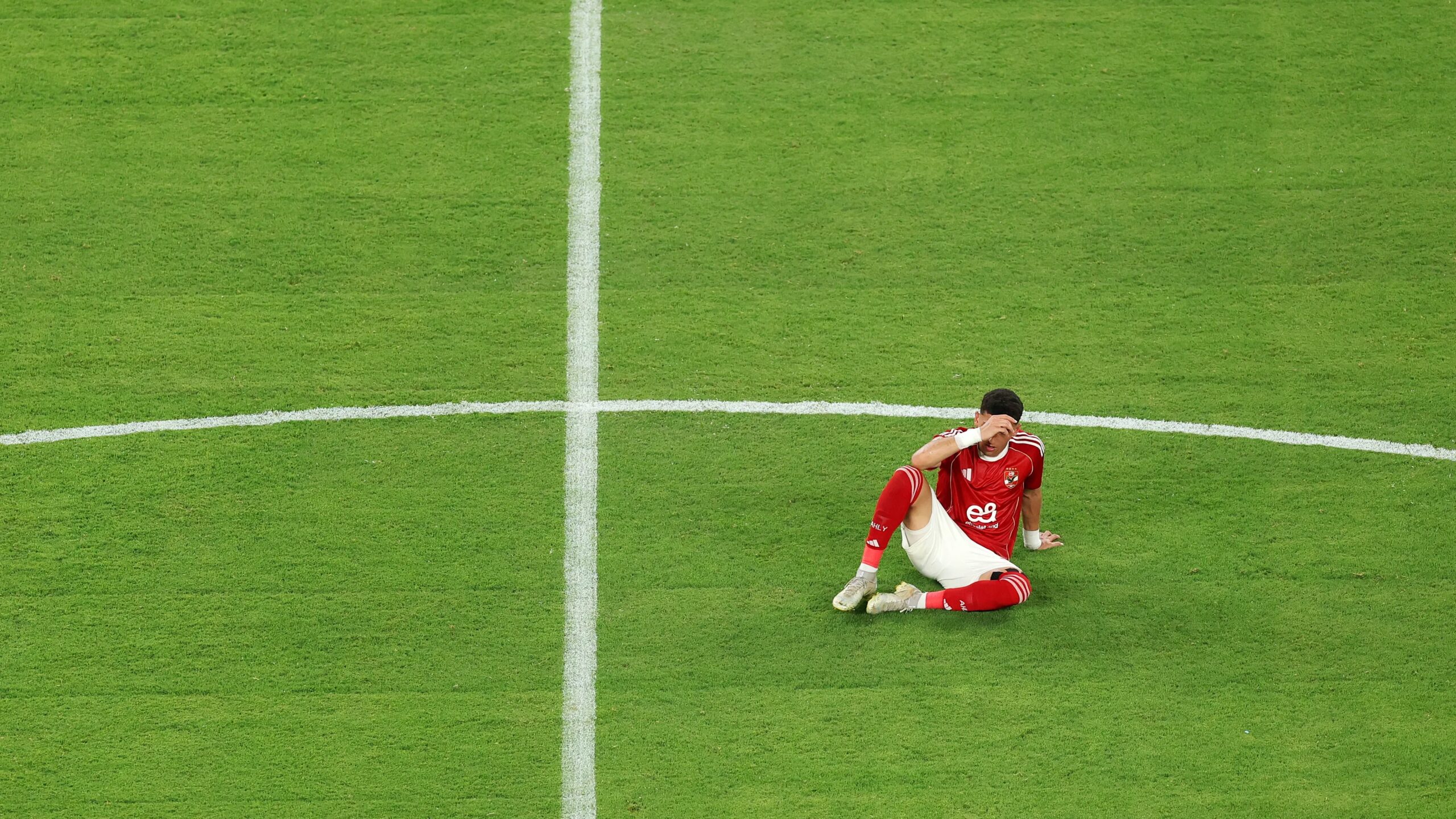 سيد عبد الحفيظ يغلب عليه الغضب والذهول من سقوط الأهلي في مباراة حاسمة