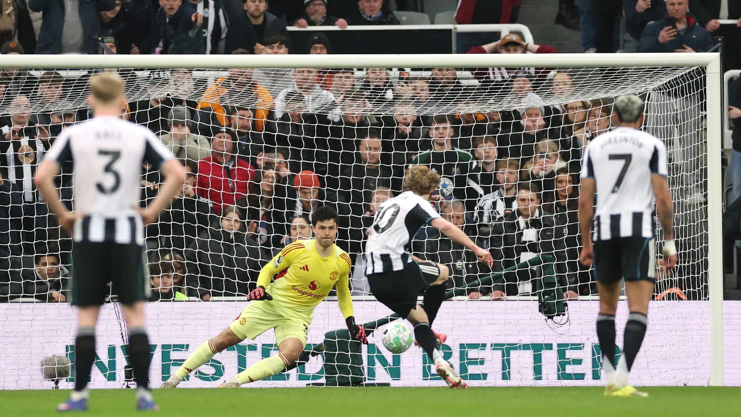 سيل من العروض لنجم نيوكاسل قبل مواجهة برشلونة في دوري أبطال أوروبا