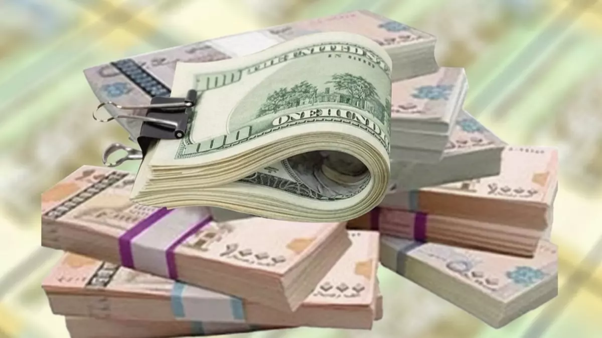 صدمة في السوق اليمني: انهيار الريال يفتح فجوة مرعبة.. الدولار يصل إلى 530 في صنعاء و1558 في عدن!