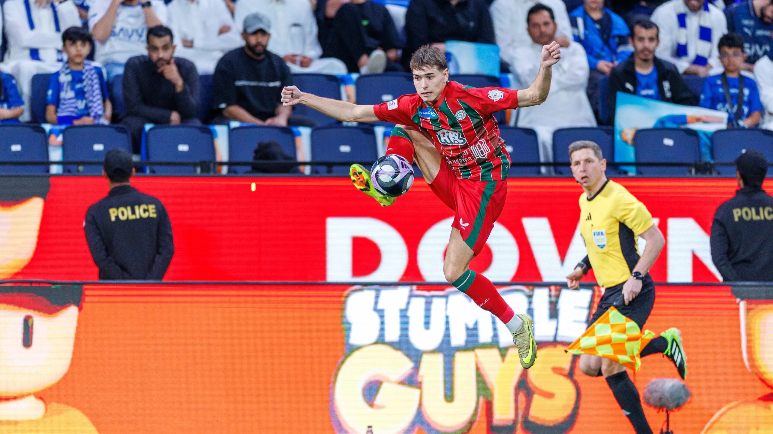 صفعة تحكيمية جديدة في الدوري السعودي سرقة هدف تثير غضب الجماهير