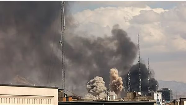 صواريخ إيرانية تضرب القدس ووسط البلاد في هجوم عنيف يعكس تصاعد التوترات