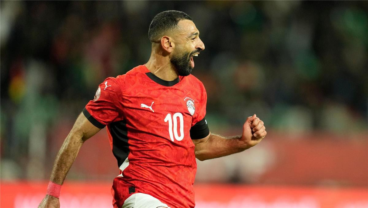 عاجل: كواليس أزمة شارة قيادة منتخب مصر بين أحمد فتحي ومحمد صلاح والتفاصيل الكاملة حول الخلاف المفاجئ