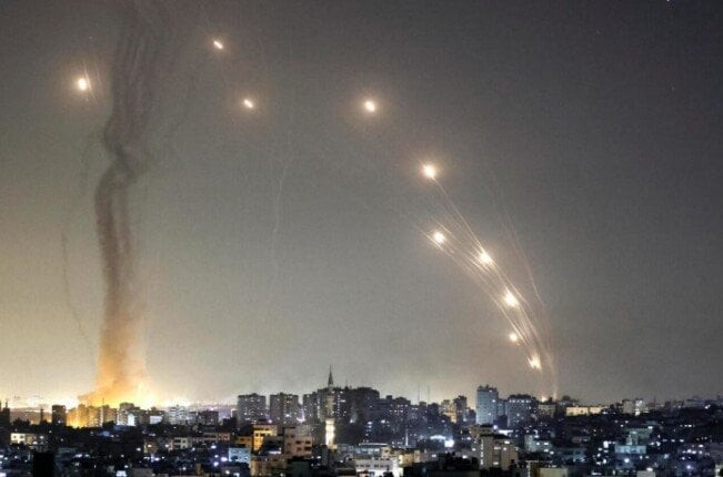 عاجل: موجة هجمات جديدة.. الحرس الثوري الإيراني يقصف أهدافًا إسرائيلية في قلب تل أبيب