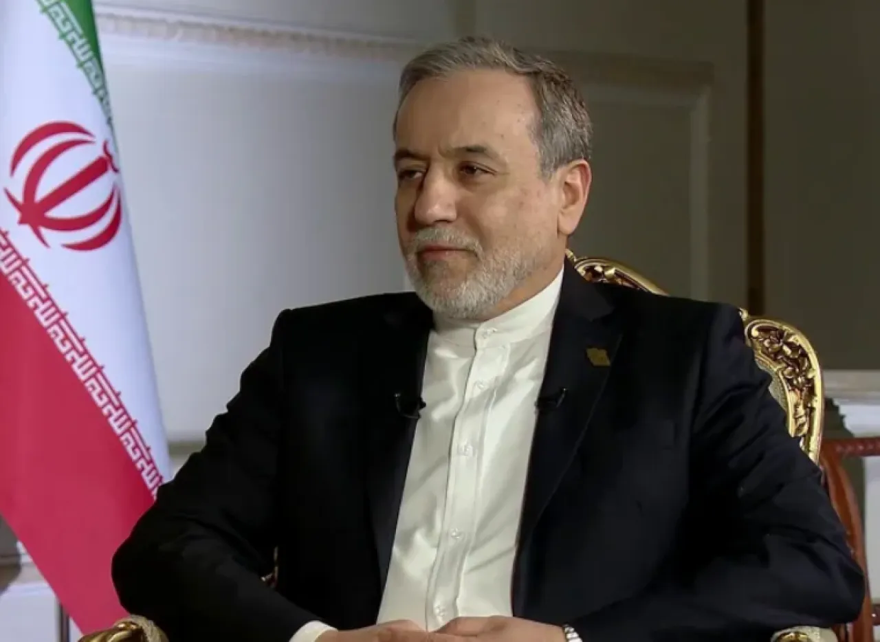 عراقجي يبعث برسالة مباشرة إلى الرأي العام الأميركي عقب ارتفاع أسعار البنزين