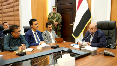 عضو مجلس القيادة الرئاسي سالم الخنبشي يصل المكلا ويهدد باللجوء للحسم العسكري في حال فشلت المفاوضات مع الحوثيين، ويتوعد المجلس الانتقالي بقرارات حاسمة