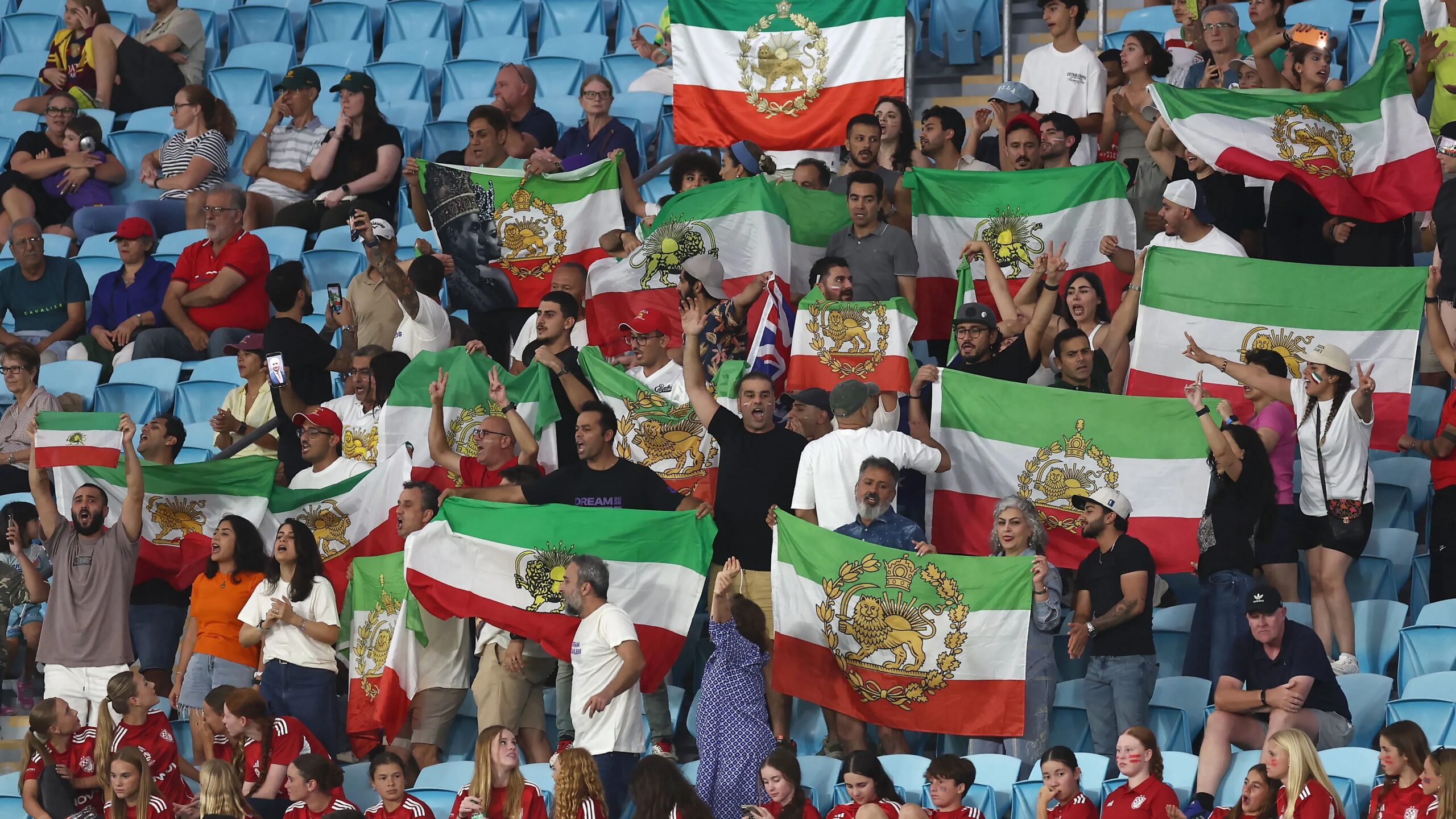 عملات إيرانيات بعد كأس آسيا مهددات بالإعدام بسبب نشاطهن الرياضي