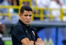 عموتة يتصدر قائمة المرشحين لخلافة بنهاشم على طاولة الوداد لتدريب الفريق