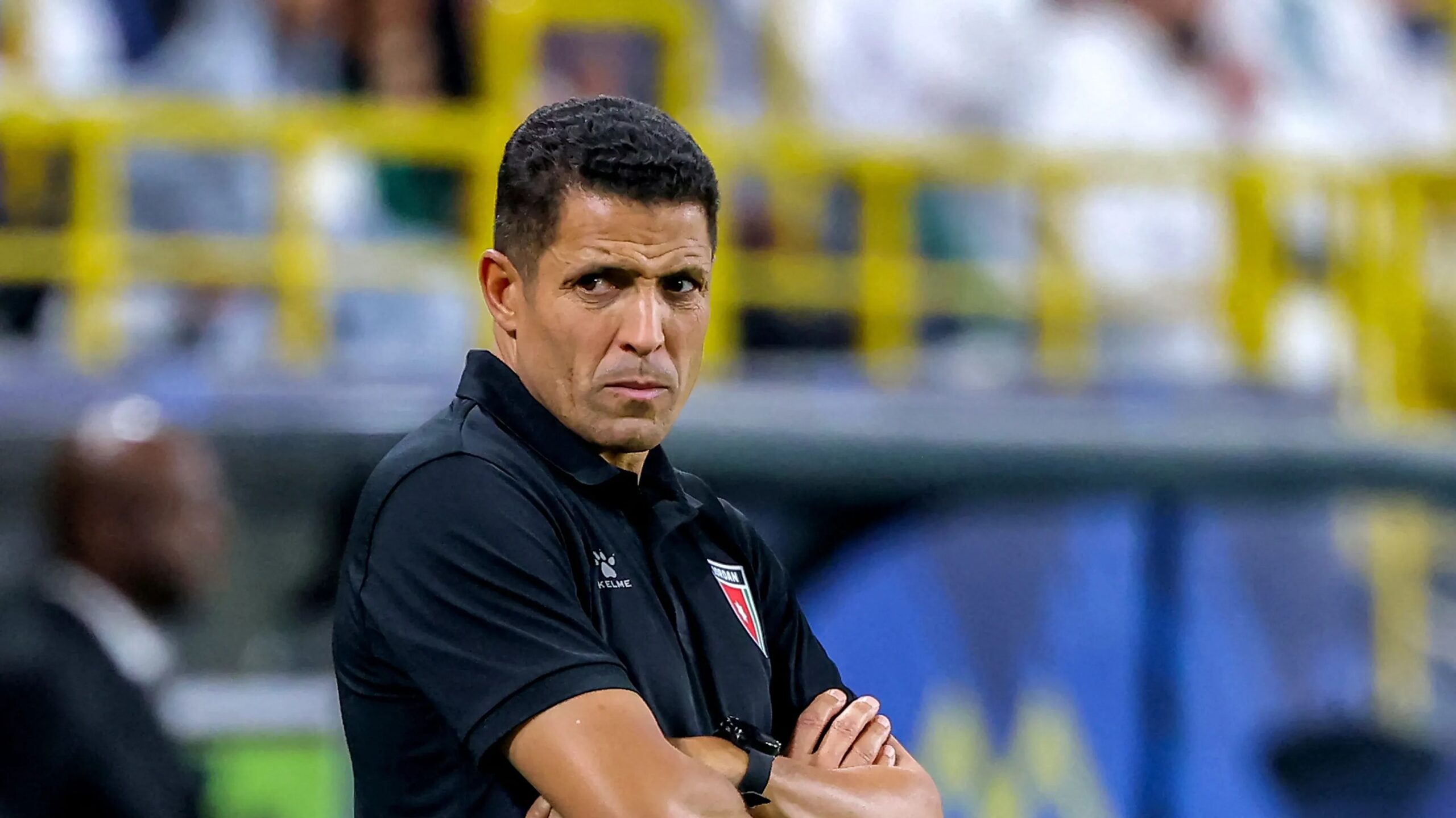 عموتة يتصدر قائمة المرشحين لخلافة بنهاشم على طاولة الوداد لتدريب الفريق