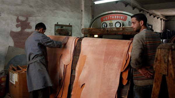 غرفة صناعة الجلود تطالب بتثبيت أسعار الخامات والمنتجات لضمان استقرار السوق