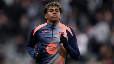 غياب مفاجئ ليامال عن تمرين برشلونة يثير القلق بين الجماهير والمدرب
