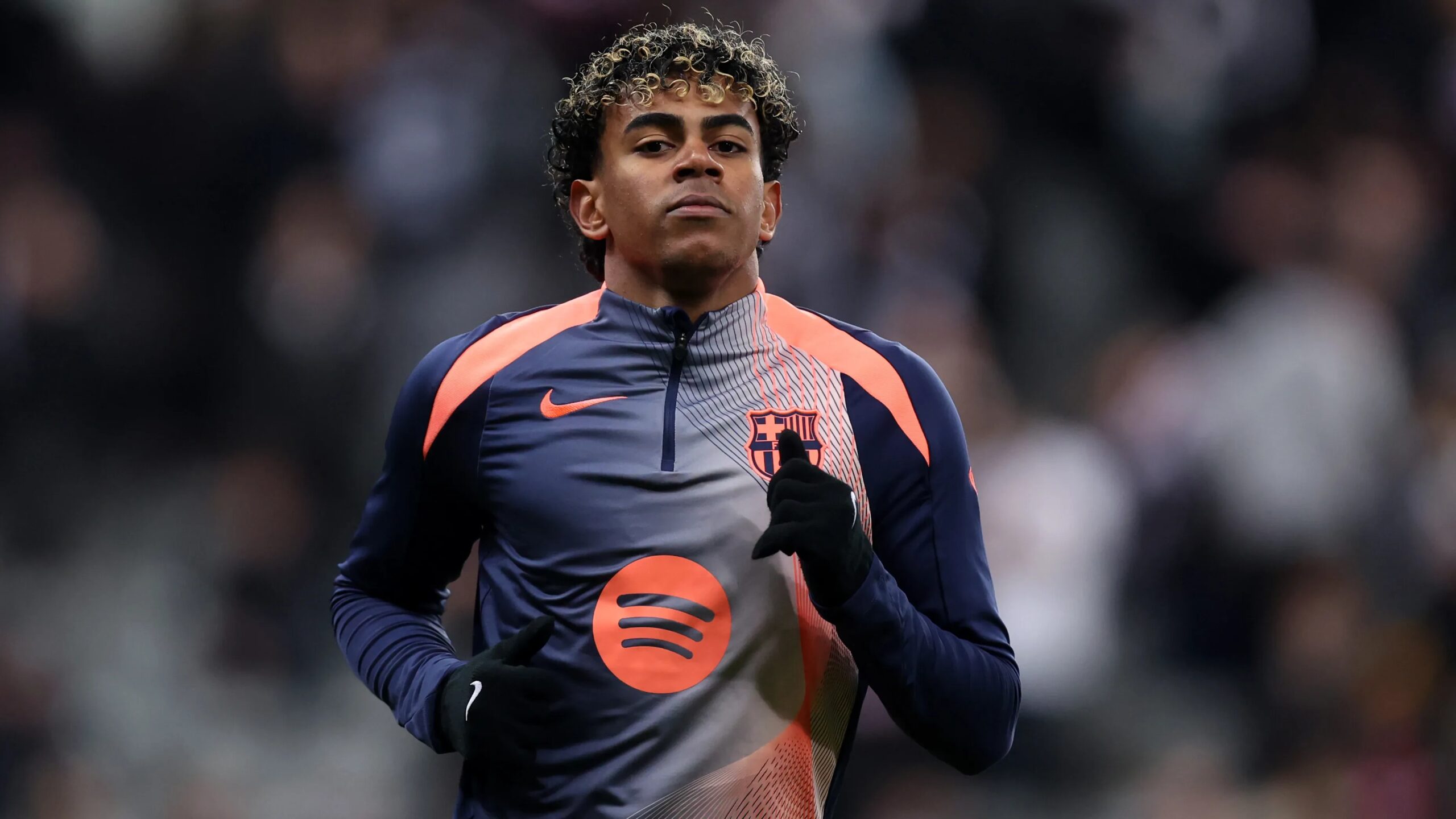 غياب مفاجئ ليامال عن تمرين برشلونة يثير القلق بين الجماهير والمدرب