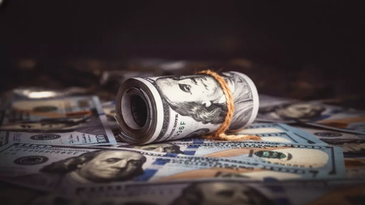 فجوة جنونية في أسعار الدولار تصل إلى 1000 ريال بين المحافظات اليوم!