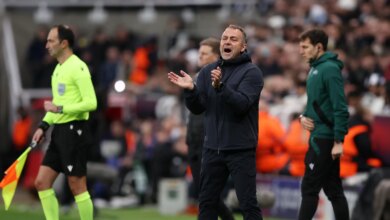 فليك يكشف سر استبدال بيدري ويتوعد نيوكاسل في الإياب