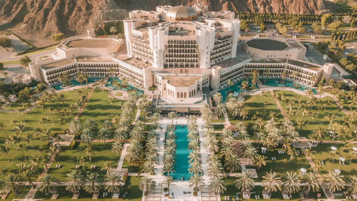 فنادق ماينور تُعلن فتح باب التوظيف لـ44 فرصة عمل مغرية في مسقط برواتب مجزية.. سرعة التقديم قبل انتهاء المهلة!