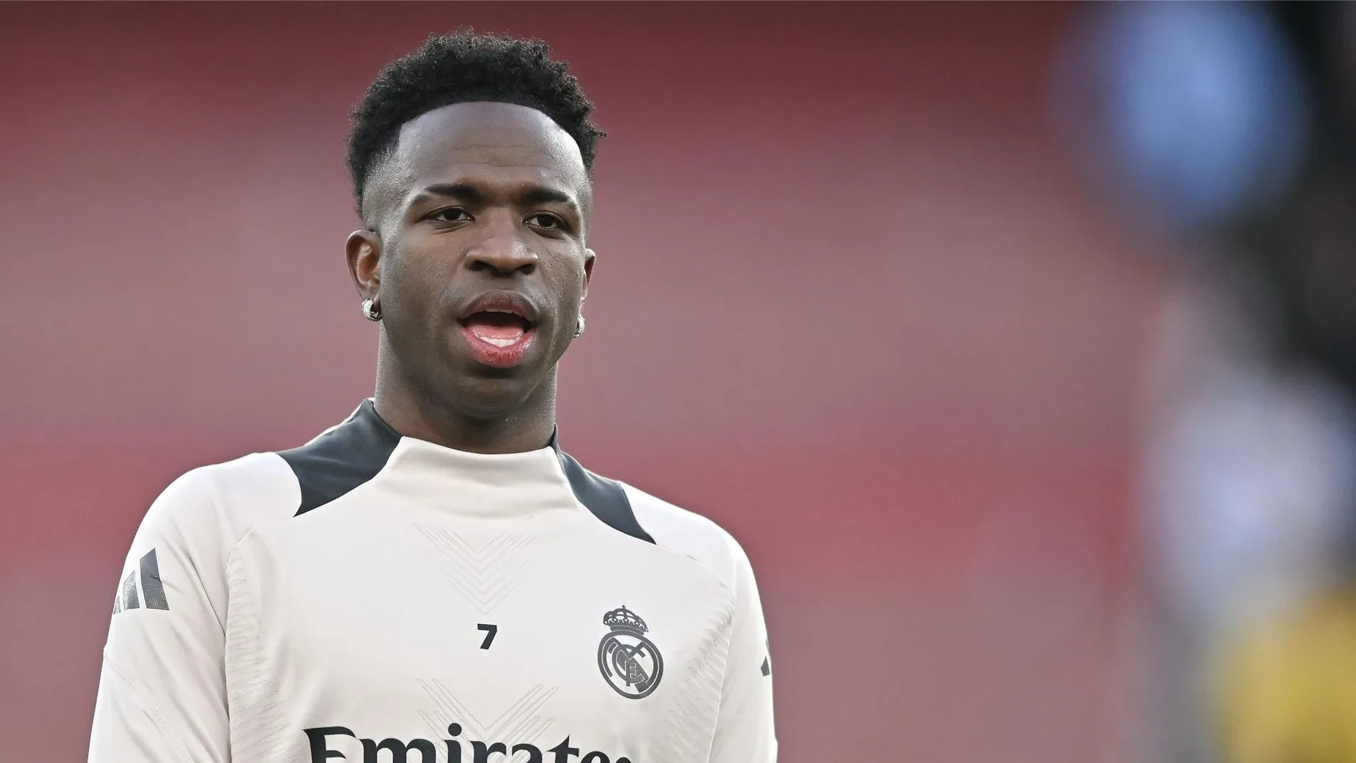 فينيسيوس يثبت صحة كلامه عن نجم ليفربول ويؤكد أهميته في كرة القدم العالمية