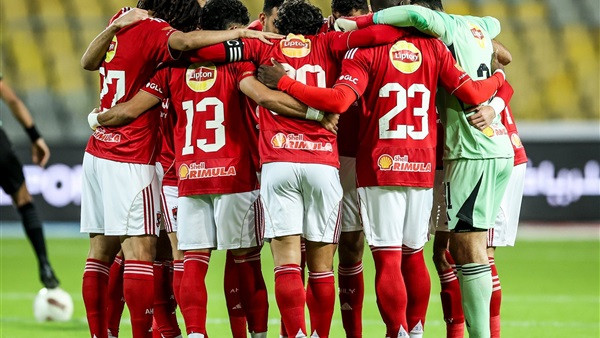 قرار عاجل من نادٍ أوروبي بشأن التعاقد مع نجم الأهلي يثير الجدل ويهدد مستقبله