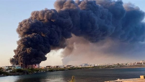 قصف عنيف يترك أضرارًا جسيمة في مطار الكويت الدولي ويسفر عن خسائر مادية كبيرة