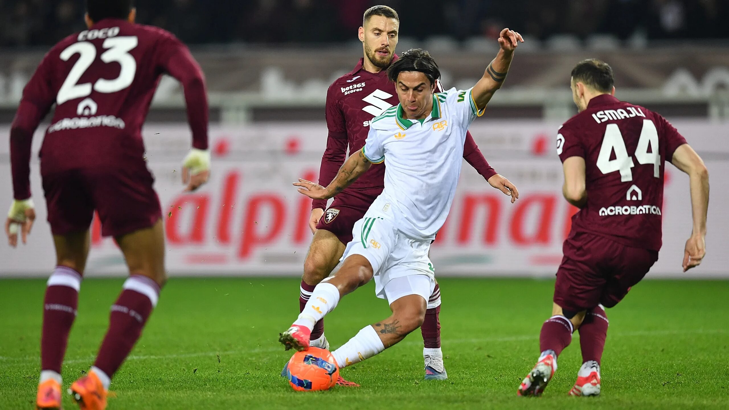 قنوات نقل مباراة كومو وروما في الدوري الإيطالي 2025-2026 وكيفية مشاهدتها عبر الإنترنت