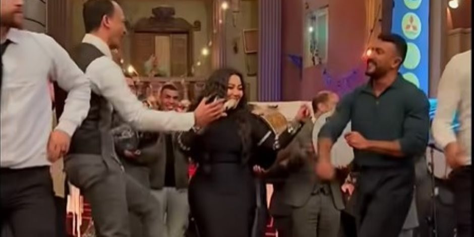 كوثر حجازي تتصدر التريند بأغاني على كلاي وتحتفل بنجاح مسلسل بطل العالم الحلقة 8