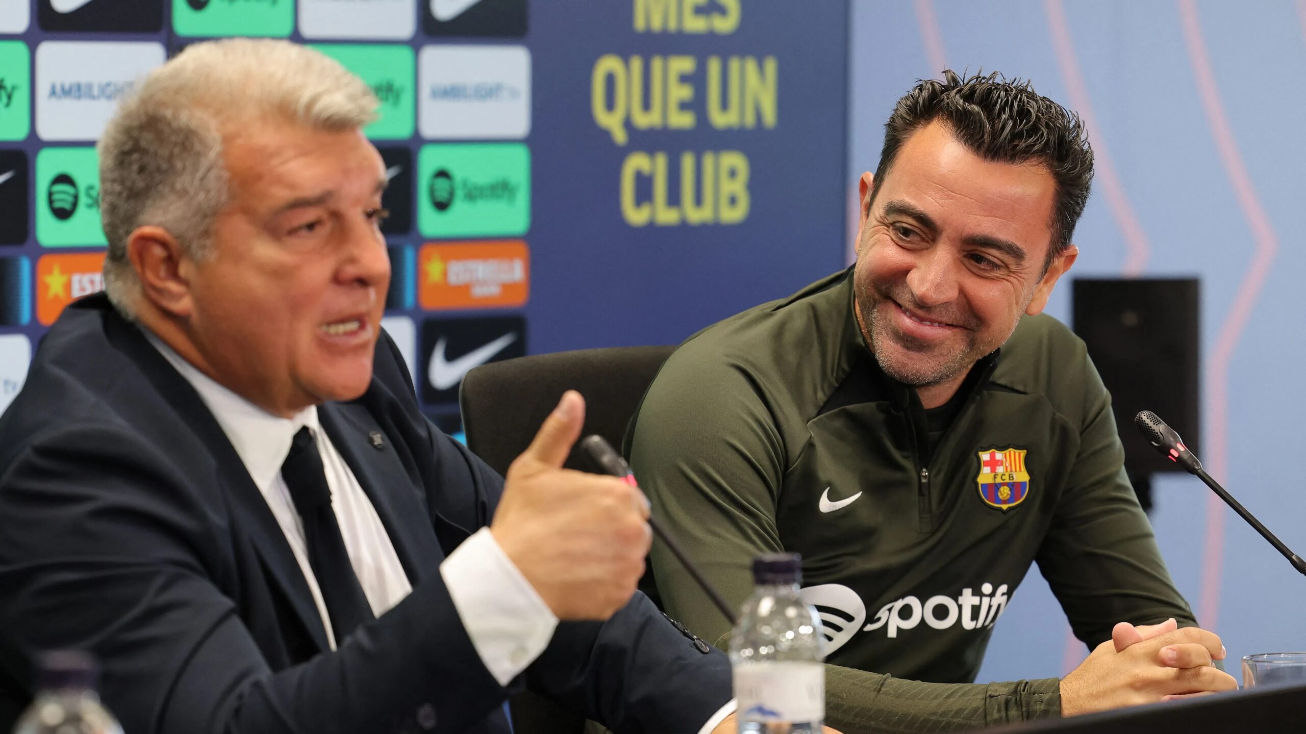 لابورتا يرد بقسوة على تشافي ويصفه بأداة تسبب خسائر برشلونة