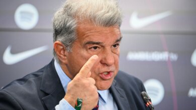 لابورتا يرد بقوة على هجمات ميسي ويصف ما حدث بقمة الدناءة