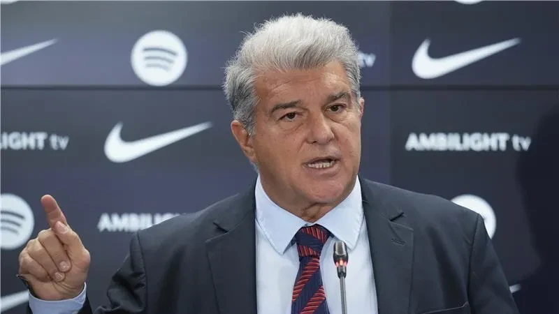 لابورتا يصف فونت برئيس حقبة نيجريرا ويرد على اتهامه بـ بوق مدريد