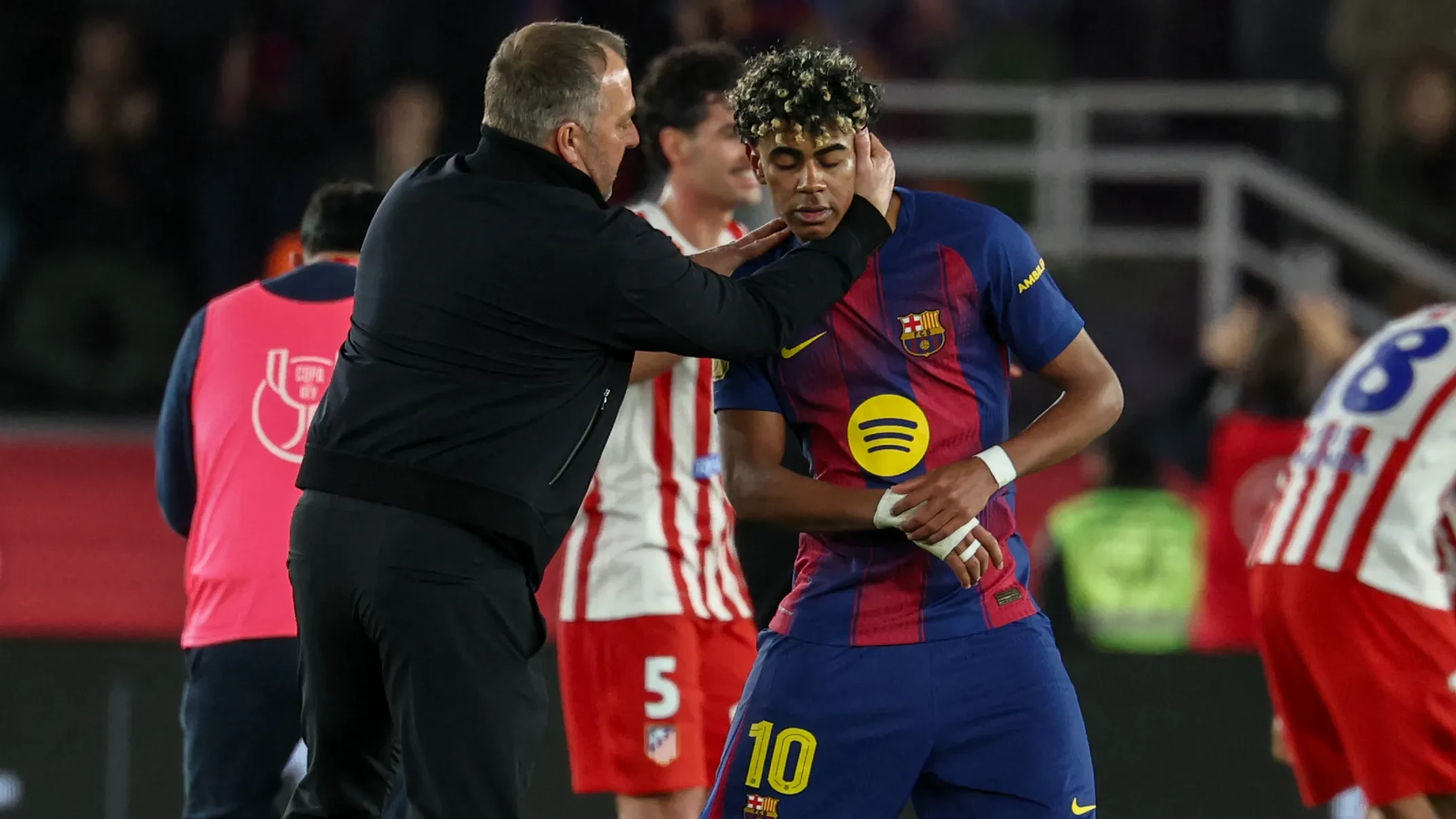 لقطة لم يرصدها البث الرسمي يا مال يتجاهل مصافحة فليك