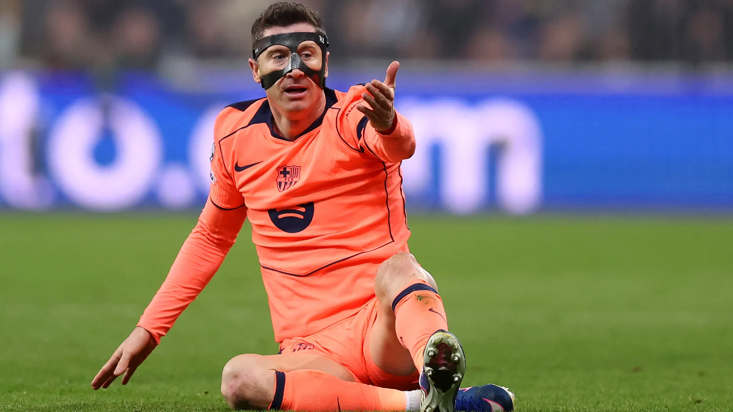 ليفاندوفسكي يُخمد نار برشلونة في دوري الأبطال ويطلب عدم التحدث عن اللقب الآن