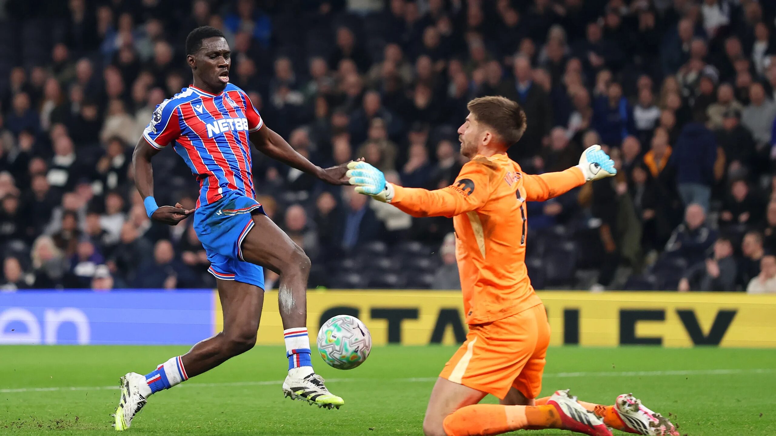 ليلة كابوسية تضع توتنهام في خطر مراكز الهبوط وتثير مخاوف الجماهير