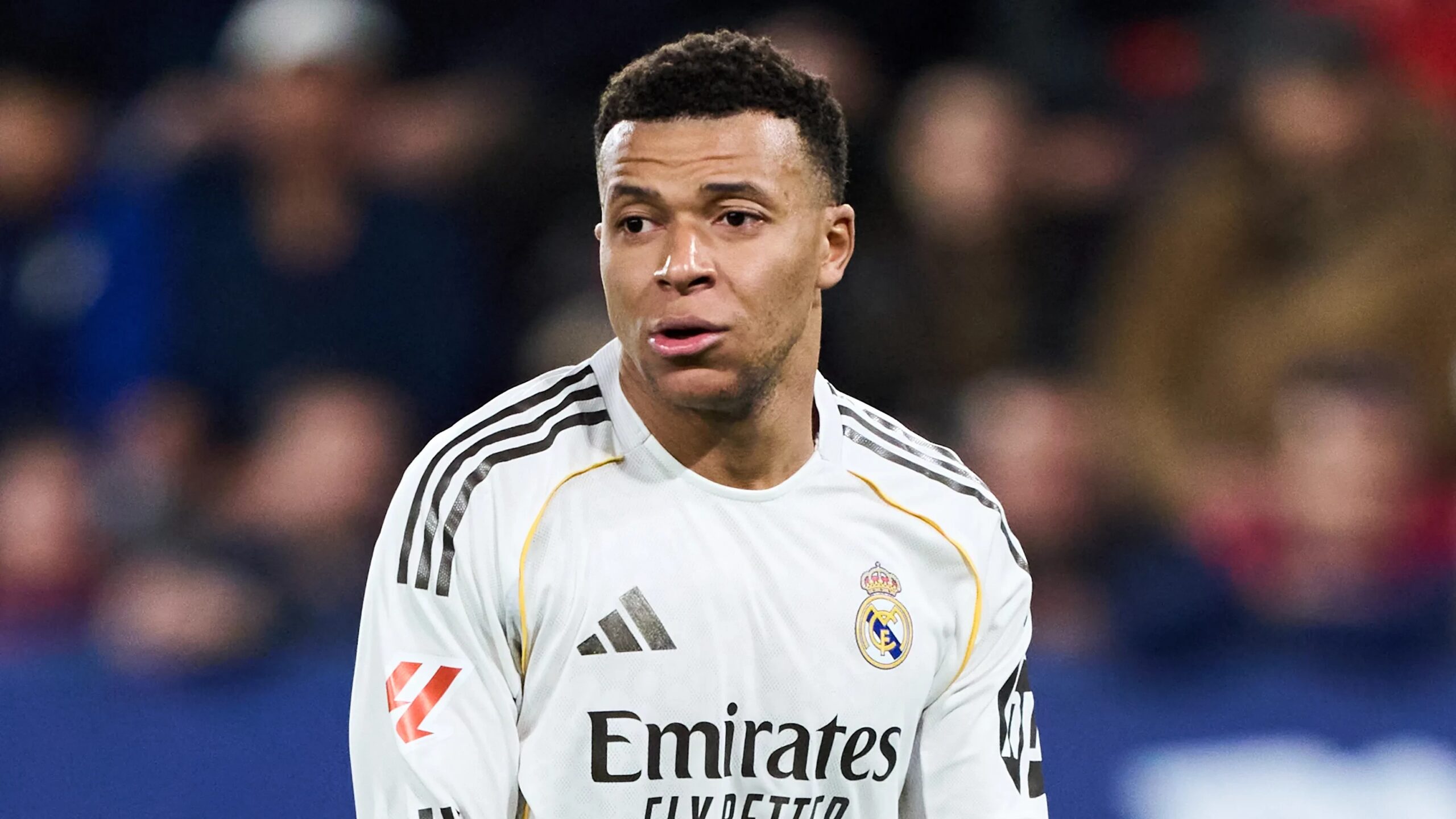 مبابي يعود من باريس بنبأ سار ويجعل المستحيل ممكنًا في عالم كرة القدم