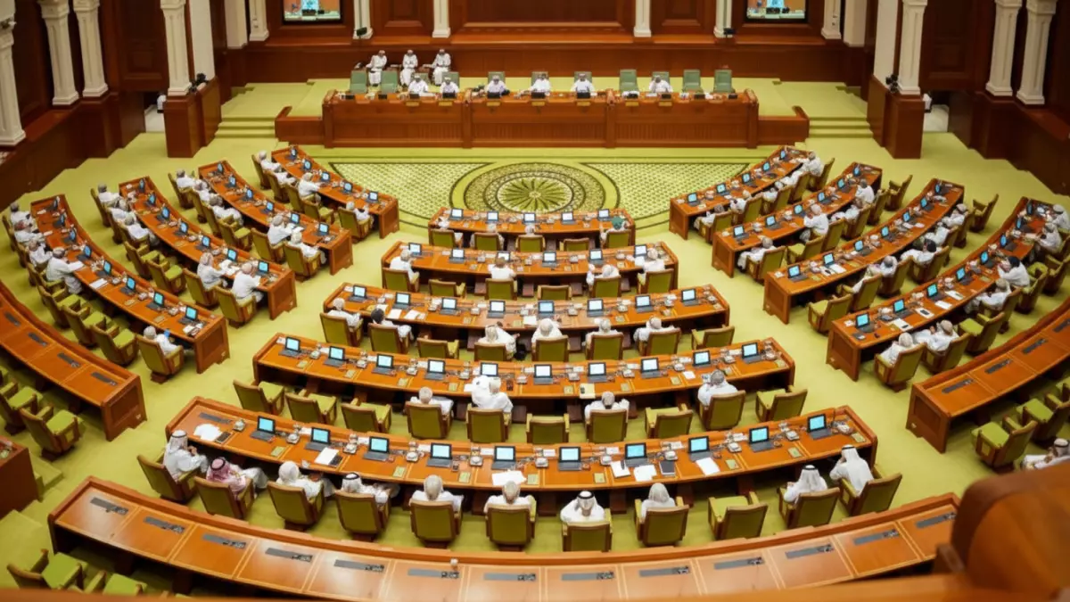 مجلس الشورى العماني يكشف عن كارثة اقتصادية صامتة: ارتفاع الرسوم يهدد بإغلاق الآلاف من المشاريع الصغيرة ويؤثر على الاستقرار الاقتصادي