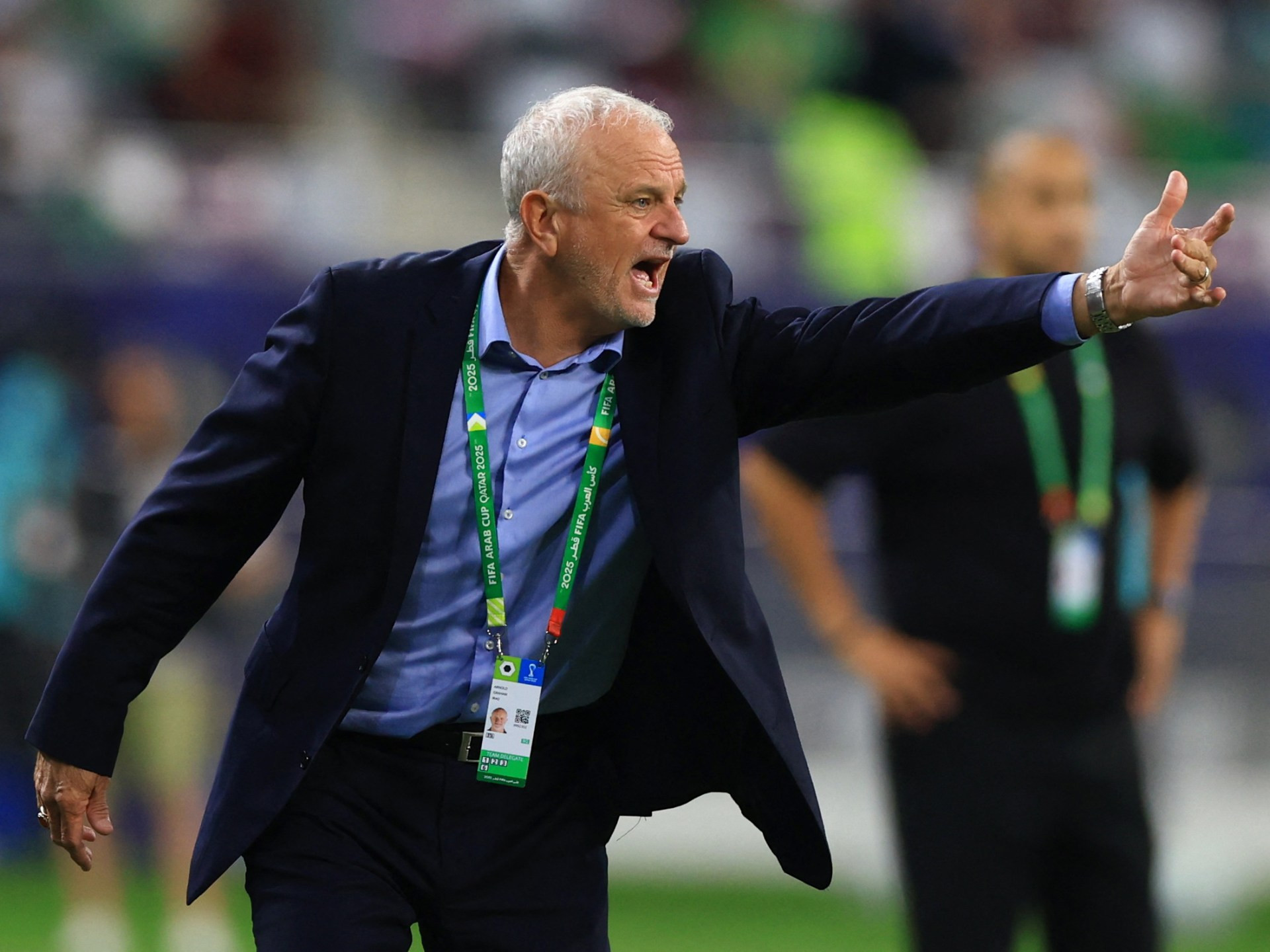 مدرب العراق يتعرض للحجز في دبي جراء الحرب.. نداء عاجل إلى "فيفا" لإنقاذ وضعه الرياضي