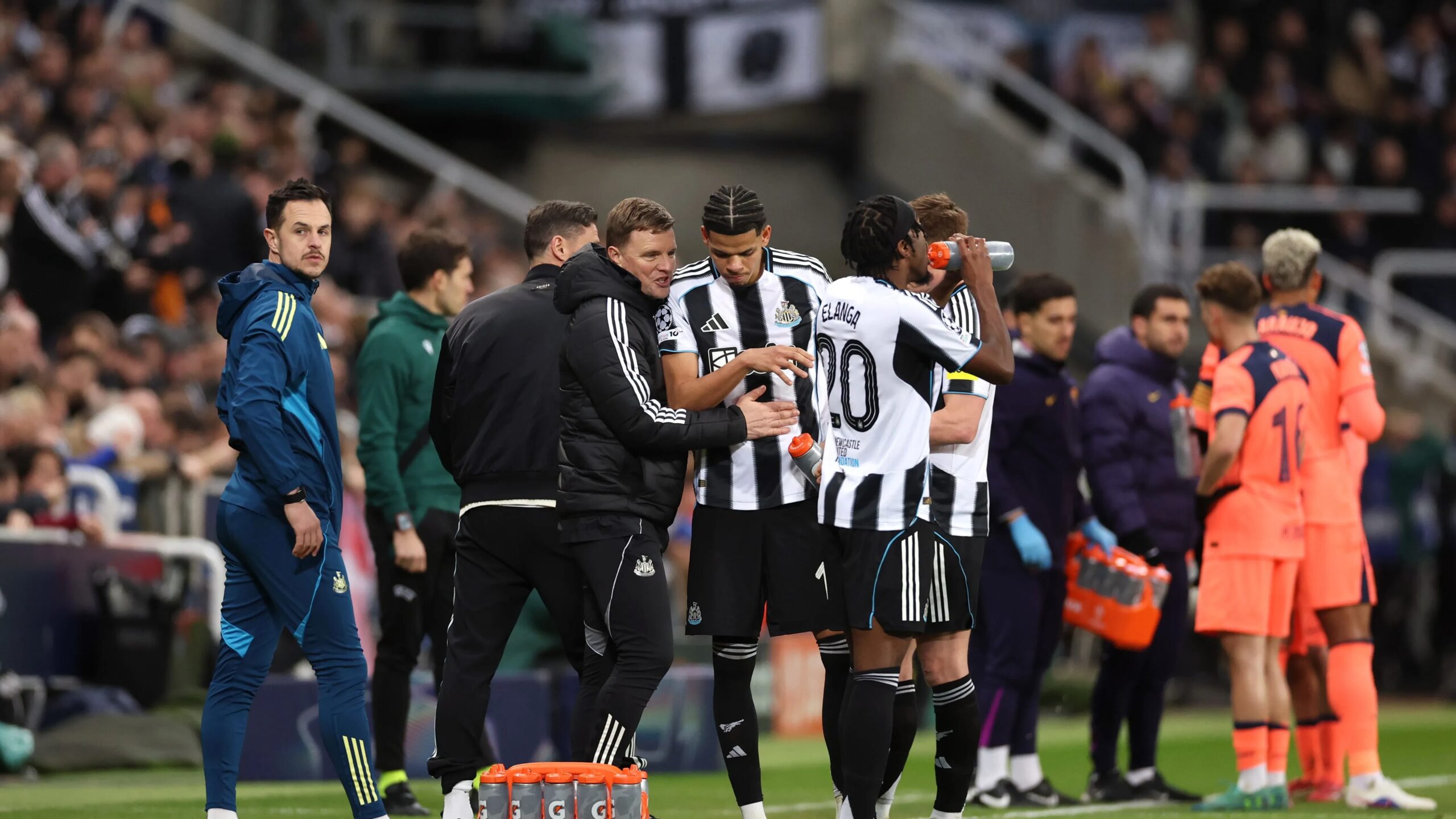 مدرب نيوكاسل يكشف كيف أجبرنا برشلونة على ارتكاب الأخطاء وأرفض الحديث عن التحكيم