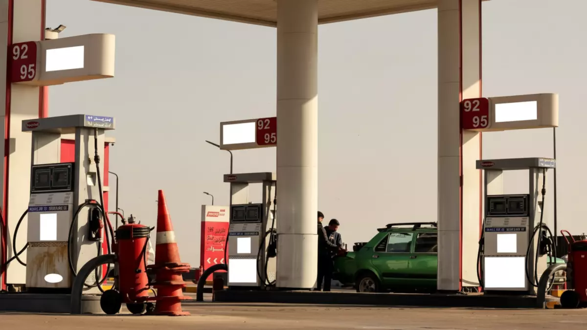مصر تفاجئ المواطنين برفع أسعار الوقود بنسبة 17%.. وتأثير الحرب يتسع ليضرب جيوب المصريين بقوة
