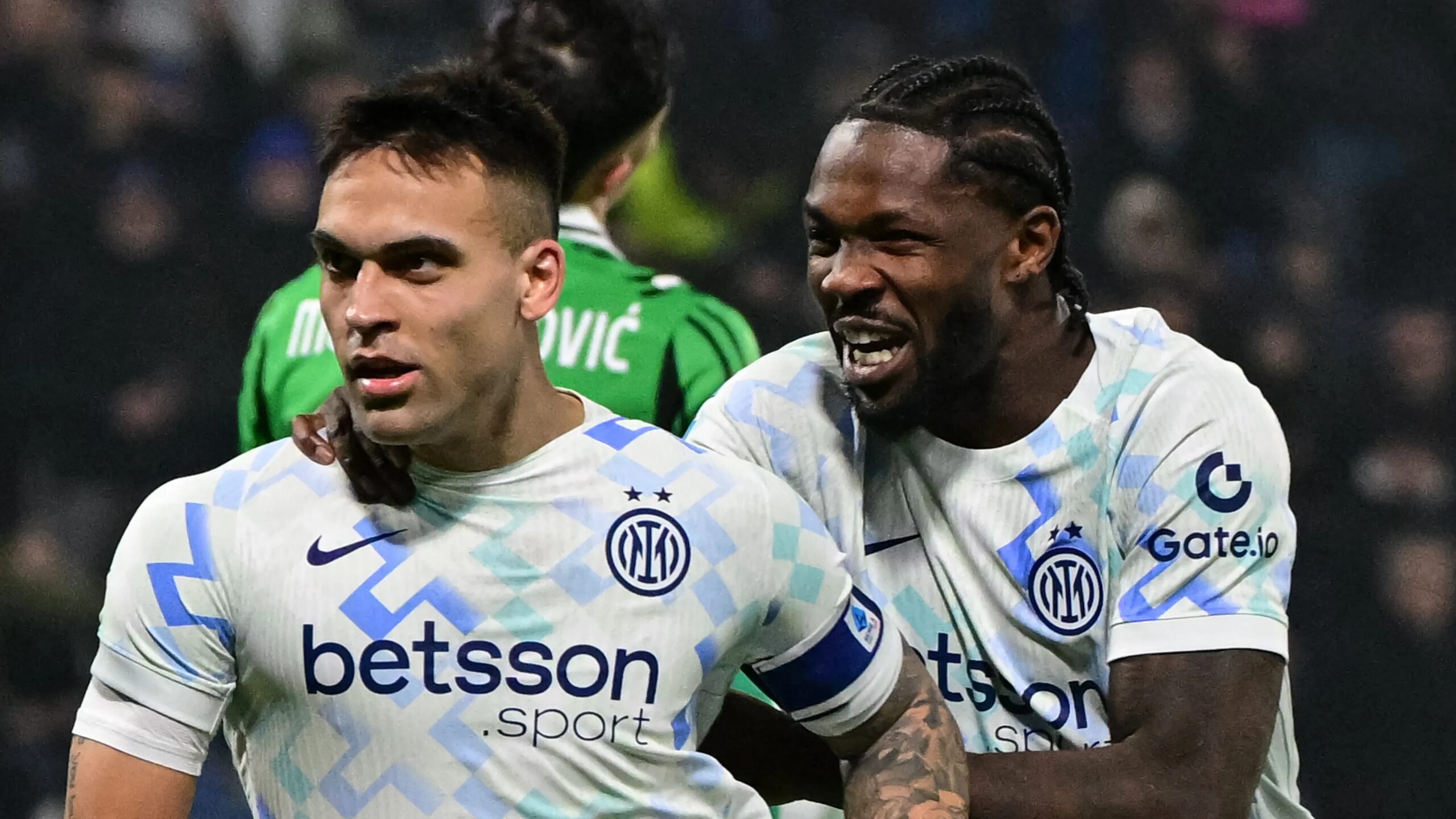 مهاجم إنتر على طاولة برشلونة لتعويض ليفاندوفسكي في صفقة انتقال محتملة