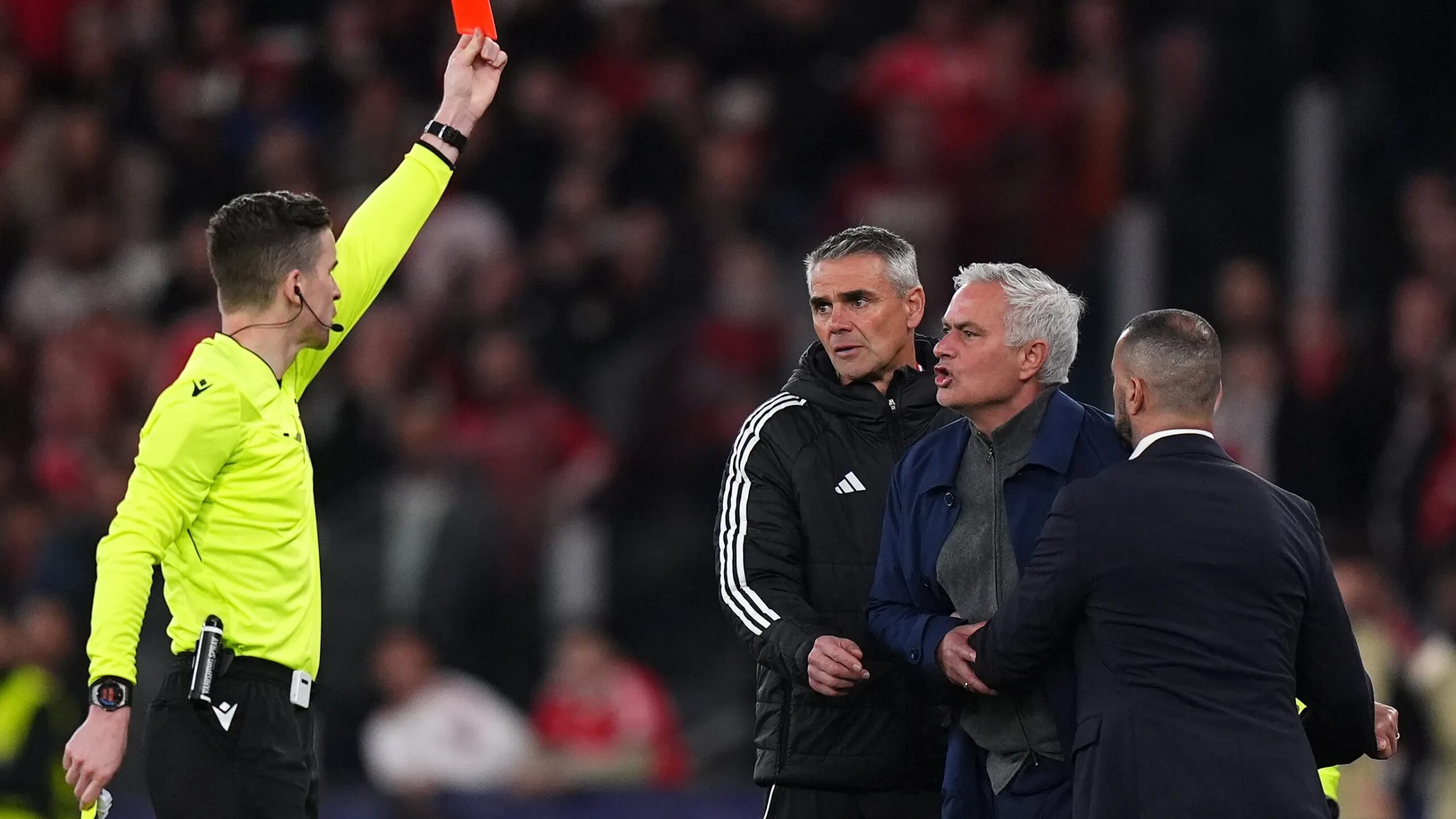 مورينيو يكشف عن شتائم مدرب بورتو له خلال ليلة نارية في البرتغال