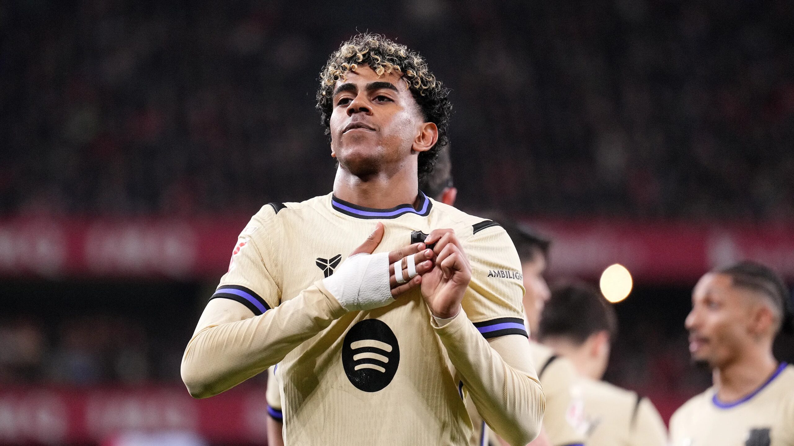 موقف غير متوقع لعائلة يامال يكشف وراء الكواليس في موقعة بيلباو وبرشلونة