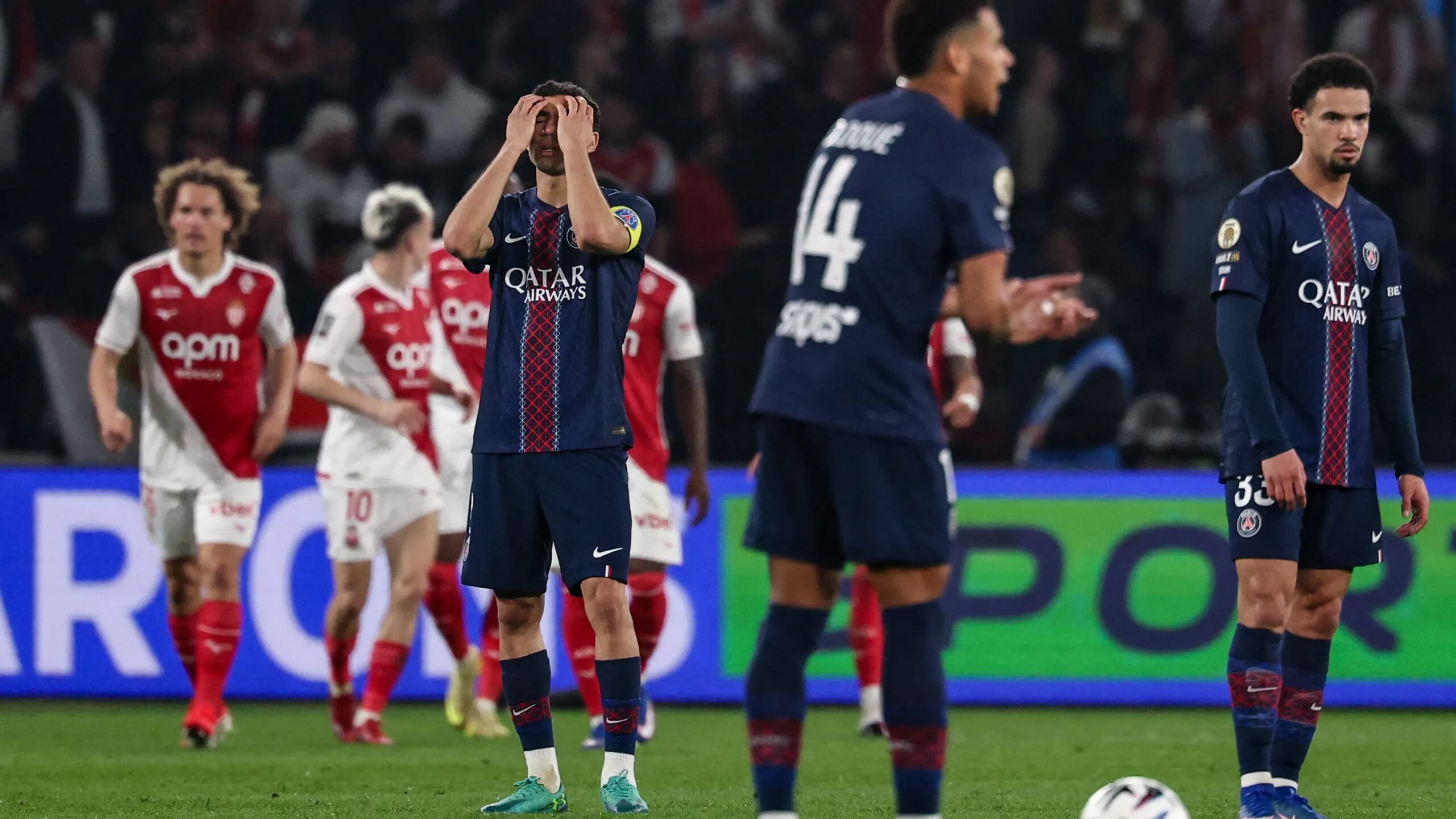 موناكو يفاجئ باريس سان جيرمان ويحقق فوزًا قاسيًا في مباراة حاسمة