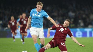 نابولي يحدد موقفه النهائي من عودة هويلوند إلى مانشستر يونايتد بعد المفاوضات